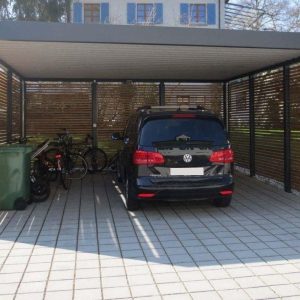 Просторный автомобильный навес с ПВХ крышей и подшивкой стен и потолка