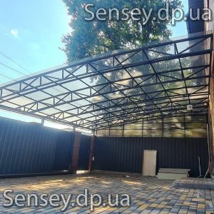 Навес с монолитного поликарбоната примыкающий к дому